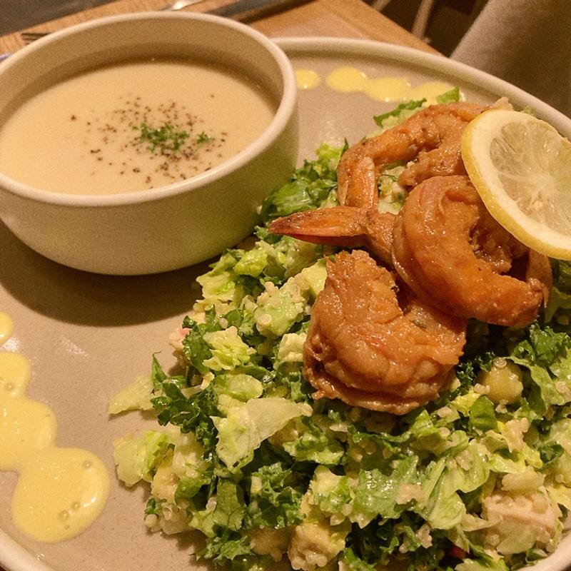 チョップドサラダシュリンプのせ(cafe PASSER カフェパセ)