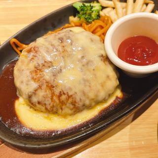 4種チーズハンバーグ定食(やよい軒 堂山店)