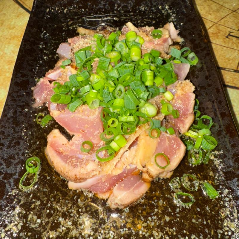 地鶏のタタキ(地鶏屋 美味鶏 （ジドリヤ オイチョ）)