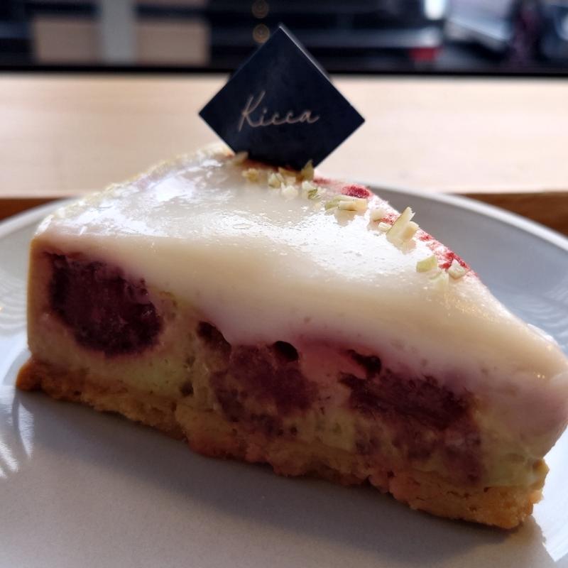 ピスタチオとストロベリーのタルト(cafe&cake Kicca)