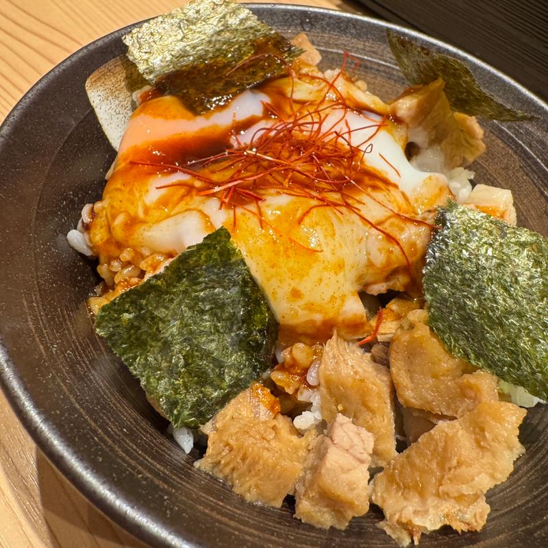 チャーシューユッケどんな(京紫 灯花繚乱 四谷本店)