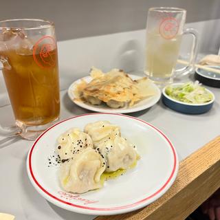 (東京ギョーザスタンドウーロン)