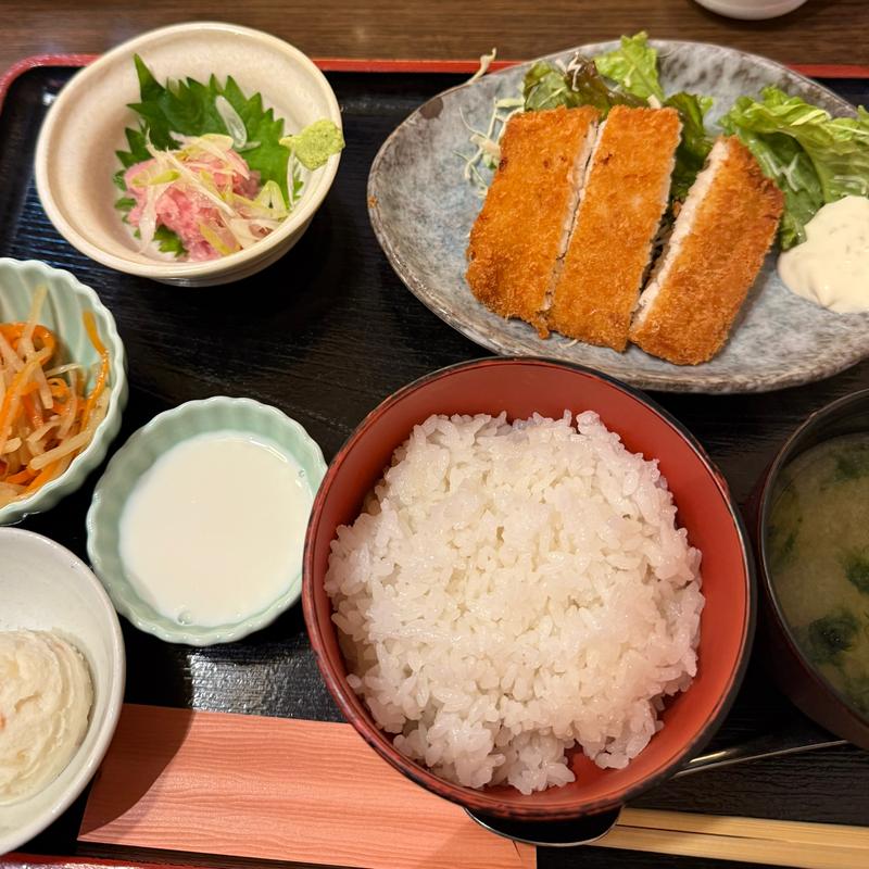まぐろカツとまぐろのネギとろ(居酒屋 仕立屋 多摩センター店)