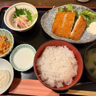 まぐろカツとまぐろのネギとろ(居酒屋 仕立屋 多摩センター店)
