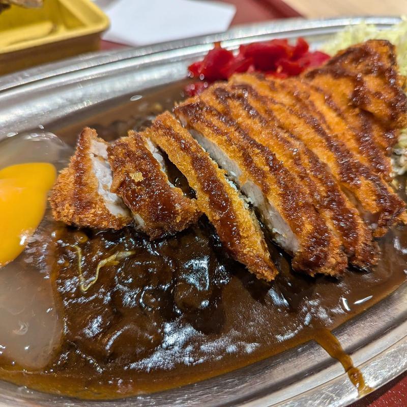 ロースカツカレー 生玉子(ゴーゴーカレー 歌舞伎町スタジアム)