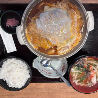 チキンカツ鍋定食(食事処 葵)