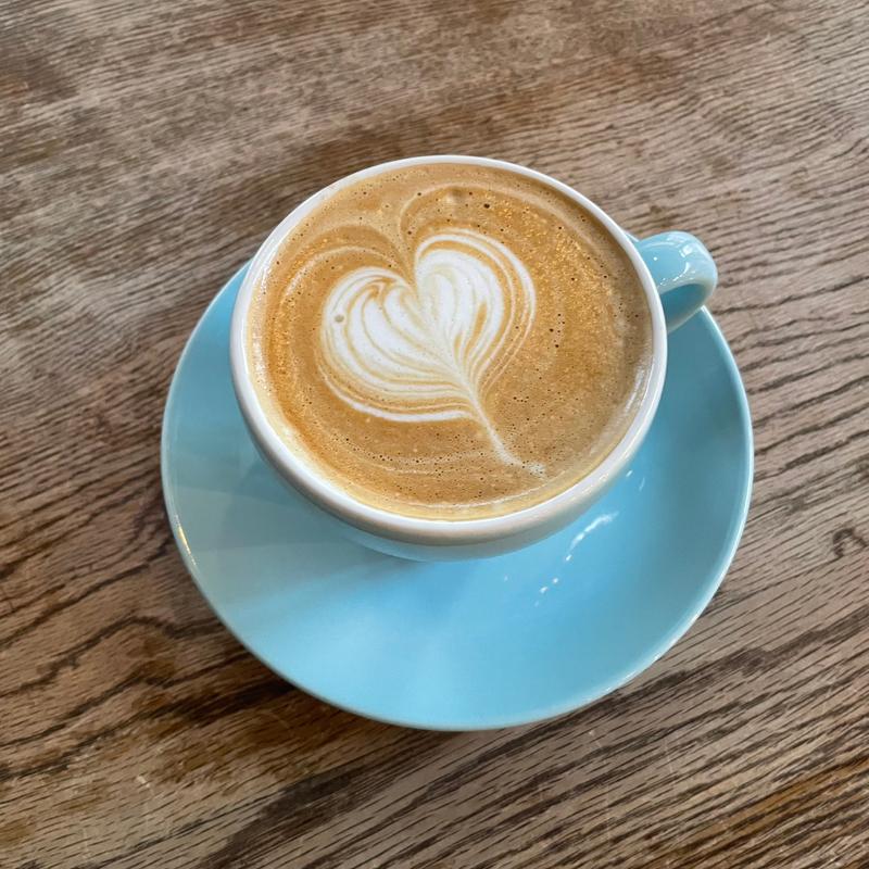 カフェラテ(iriya plus cafe（イリヤプラスカフェ）)