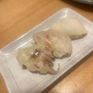 ゲソ、イカ、真鯛の握り(や台ずし白子駅前町)