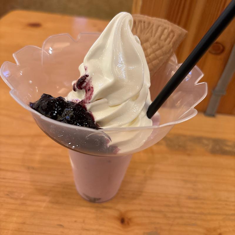 ブルーベリーヨーグルトサンデー(ヤスダヨーグルト ワッフルハウス （YASUDA YOGURT WAFFLE HOUSE）)