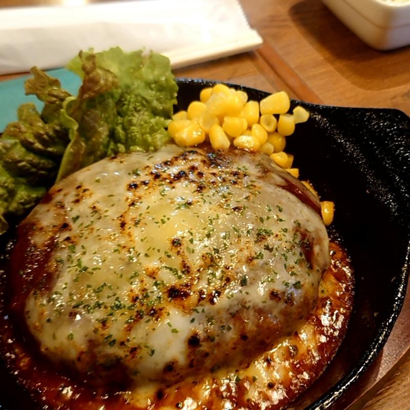 俺んちのチーズハンバーグ定食(居酒屋ゆうすけ)