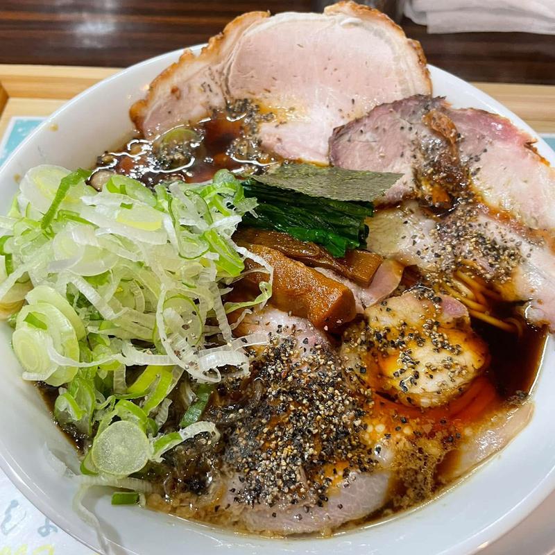背脂ブラックチャーシュー 大盛 ネギ(らぁめん しょうがの海)