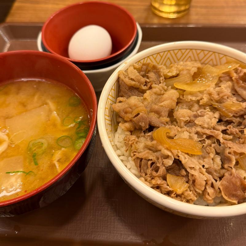 牛丼（並盛）とん汁たまごセット(すき家 千歳船橋駅前店 )
