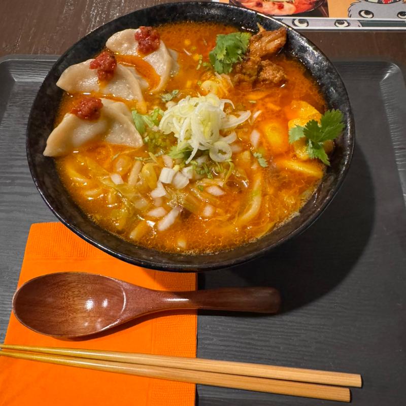 スペシャルドカ盛りトゥクパセット(イエティキッチン)