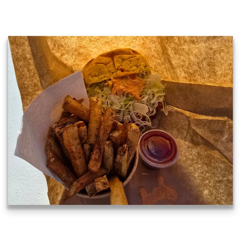 メンチカツバーガー＆フレンチフライセット(市川市地方卸売市場管理事務所)