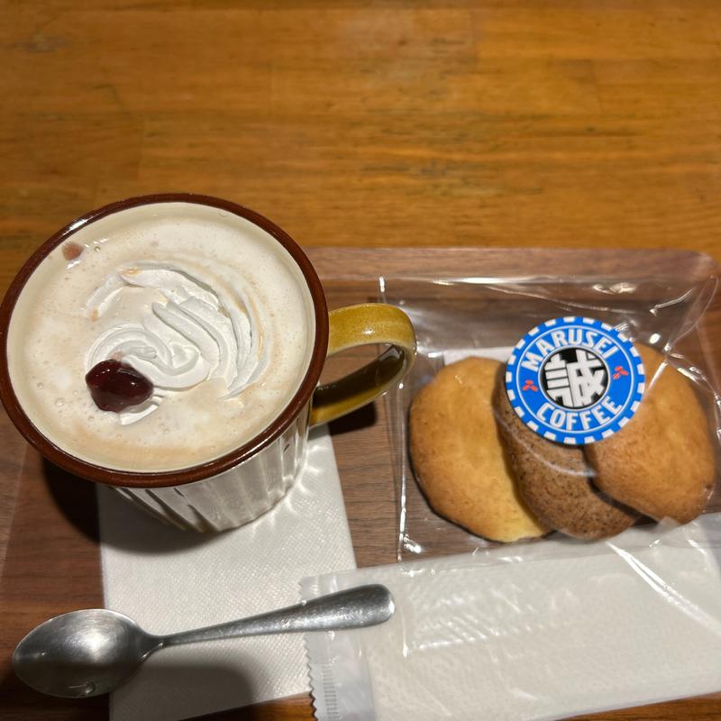 あずき入りカフェオレとクッキー(マルセイコーヒー)