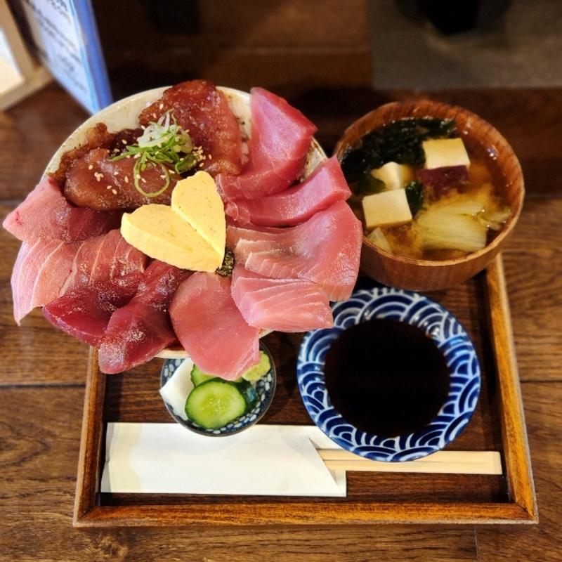 鮪丼(お酒とご飯 たく)