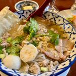 ゴイティオナームサイ(タイの屋台ラーメン)