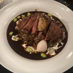牛と牡蠣のステーキのせ黒いカレーライス(銀座 楸(ひさぎ))