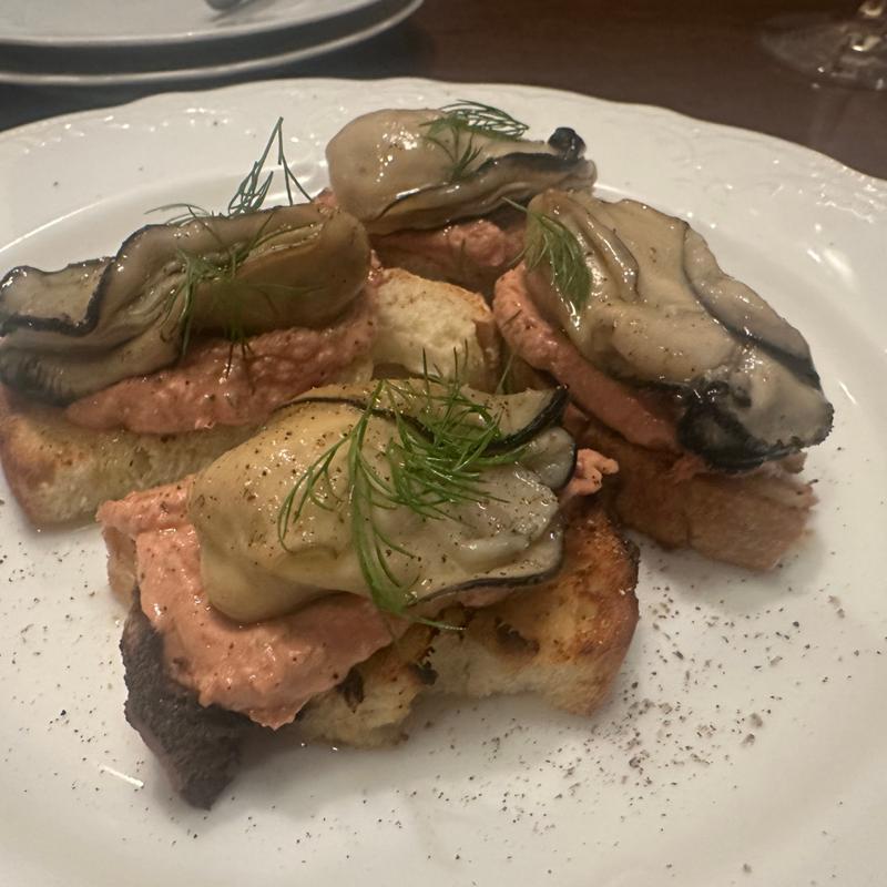 燻製カキとリコッタチーズのクロスティーニ(トラットリア ダ ゴイーノ （TRATTORIA Da GOINO）)