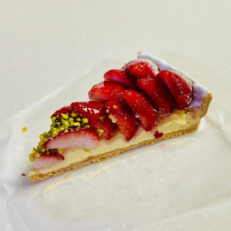 イチゴとピスタチオカスタードのタルト(キルフェボン グランメゾン銀座)