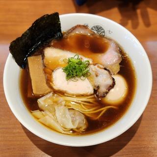 特製鶏醤油らぁ麺(らぁ麺とうひち)