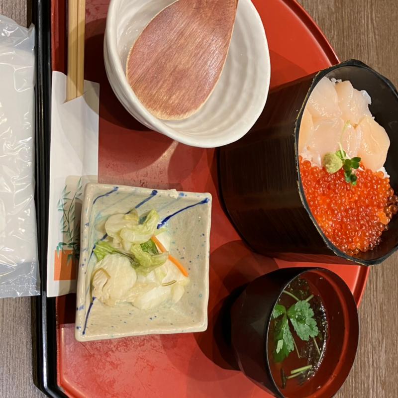 いくらと北海道産ホタテ丼(サガミ 豊川牛久保店)