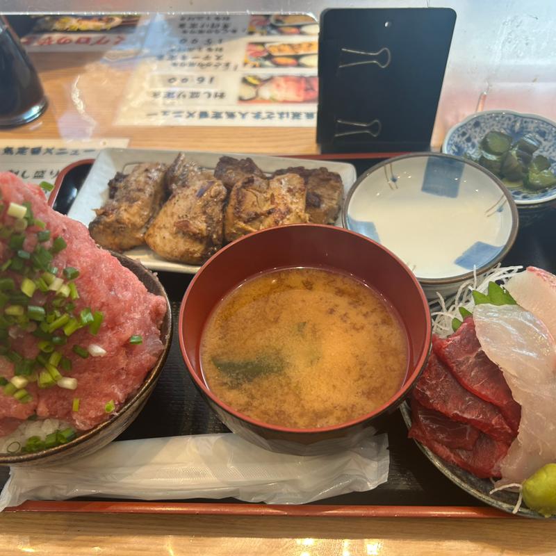 鮪のステーキと刺身3種盛り(魚菜 はざま)