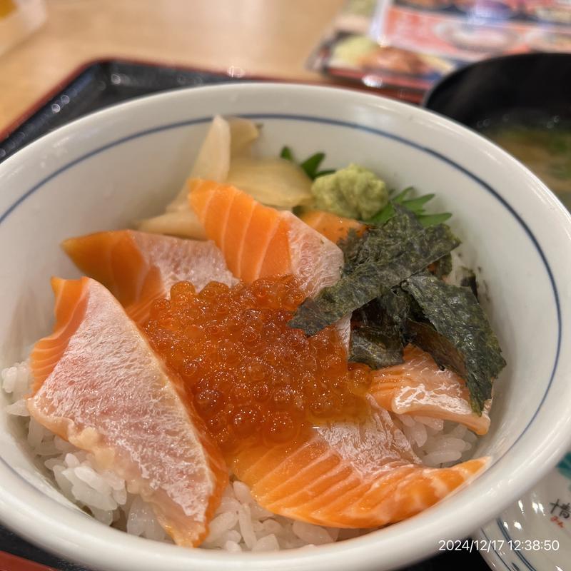 サーモンいくら親子丼(目利きの銀次 神保町駿河台下店)