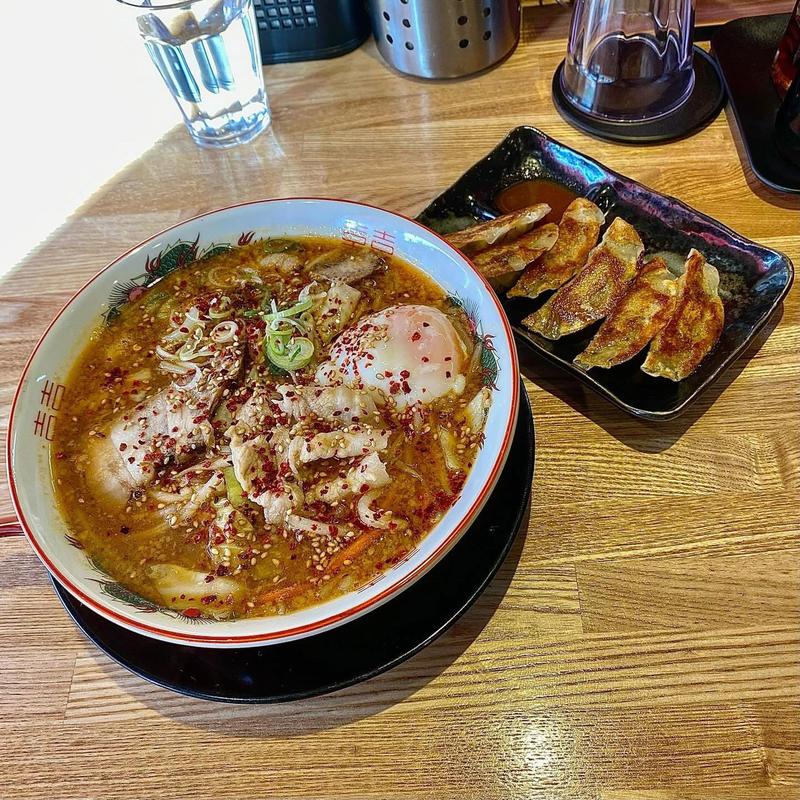 旨辛味噌ラーメン ギョーザ1人前(高井田 醤吉)