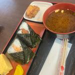 赤だしセット おにぎり(田舎梅、銀ジャケ)(おむすび三味 宇佐店 )