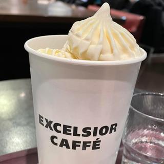 アイスコーヒー クレミアソフトクリーム(エクセルシオール カフェ 中野サンモール店)