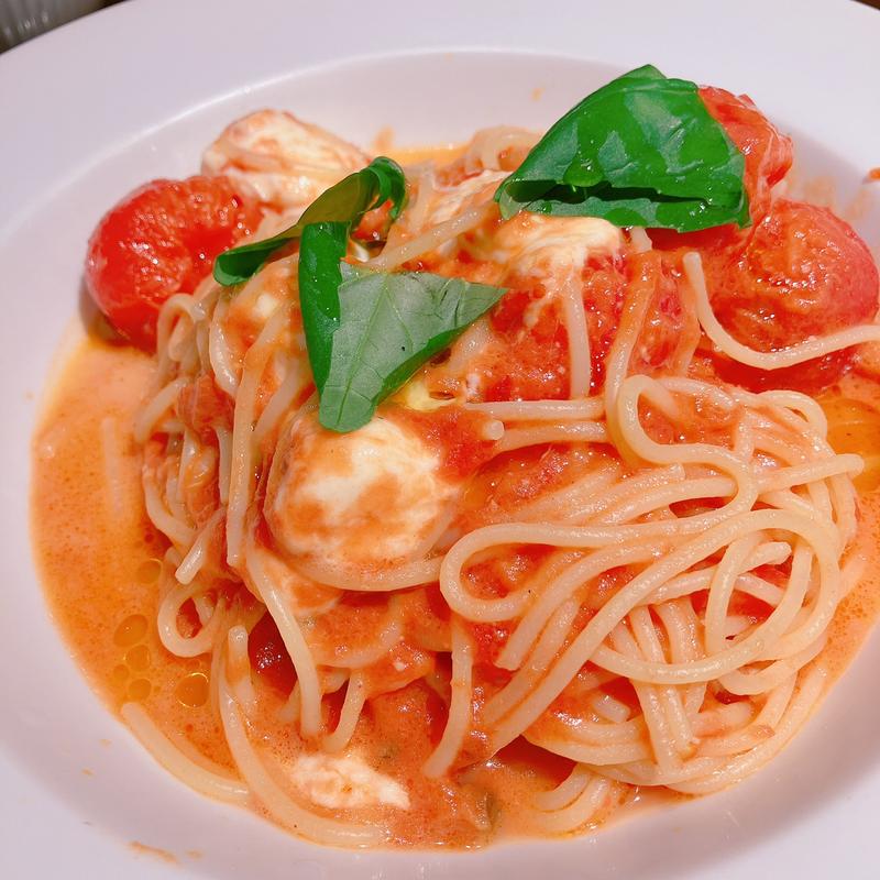 トマトとモッツァレラチーズパスタ(ハーブス ルミネエスト新宿店 （HARBS）)