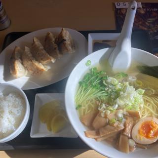 あっさり塩ラーメン餃子セット(麺屋もんじ)