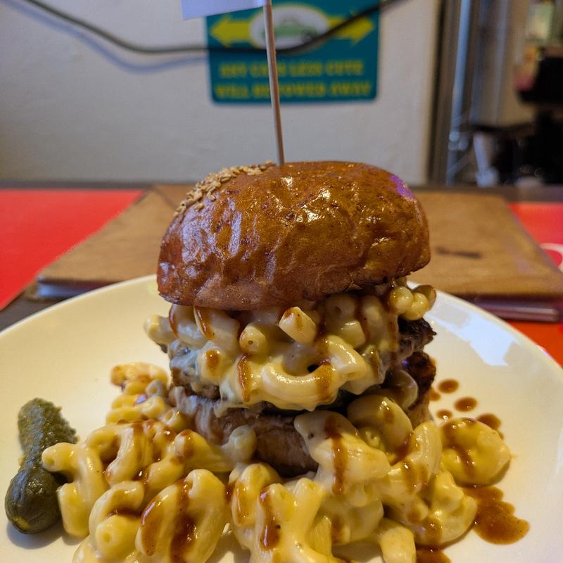 マッケンチーズバーガー(Leather&Diner knc)