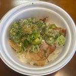 ネギ塩厚切り豚丼