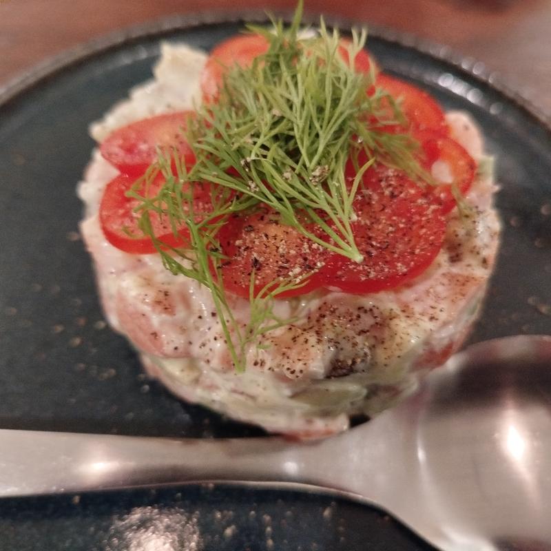 サーモンとアボカドのタルタル(タブリエ)