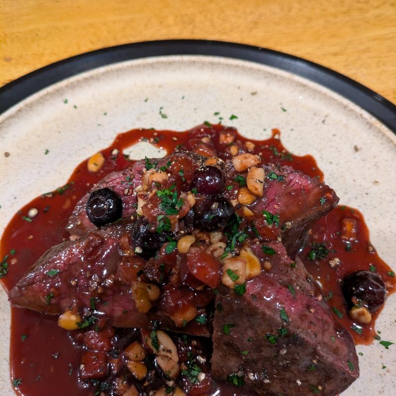 蝦夷鹿もも肉のロースト(Bistroむじか)