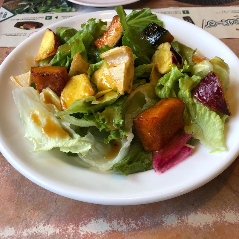 季節の根菜サラダ(フライングガーデン 足利店)