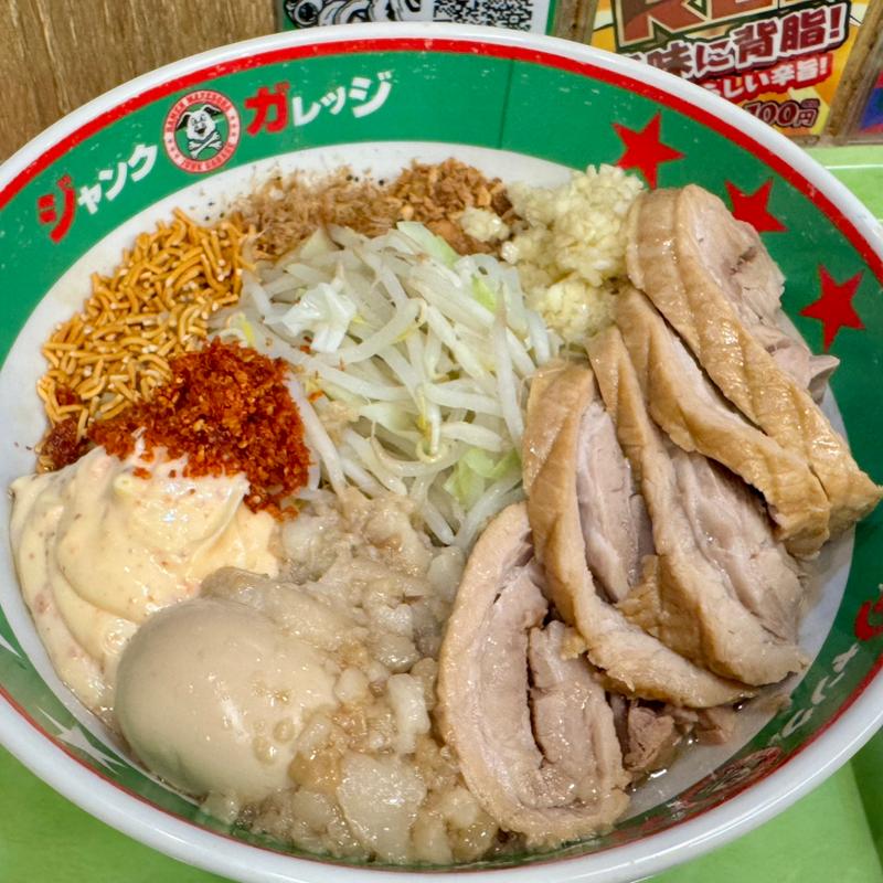 まぜそば大盛＋味玉＋チャーシュー4枚（全マシ)(ジャンクガレッジ カインズ羽生店)