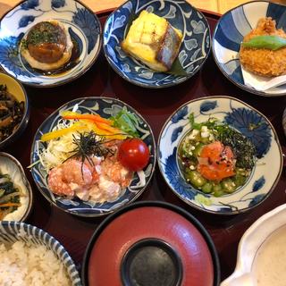 六種の彩り膳(和ごはん とろろ屋 二子玉川ライズ店)