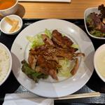 鶏肉の 中華風照り焼き定食(中華厨房 暖家 多摩センター店)