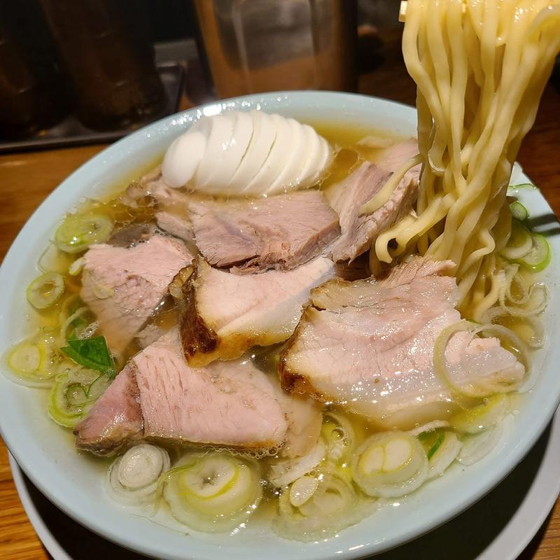 チャーシューらぁ麺 チャーシュー 茹で卵スライス(えっちゃんラーメン。田町店)