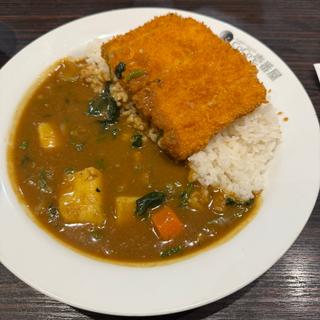 チキンカツカレー＋ハーフほうれん草＋ハーフやさい