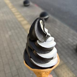 ブラック＆ホワイトソフトクリーム