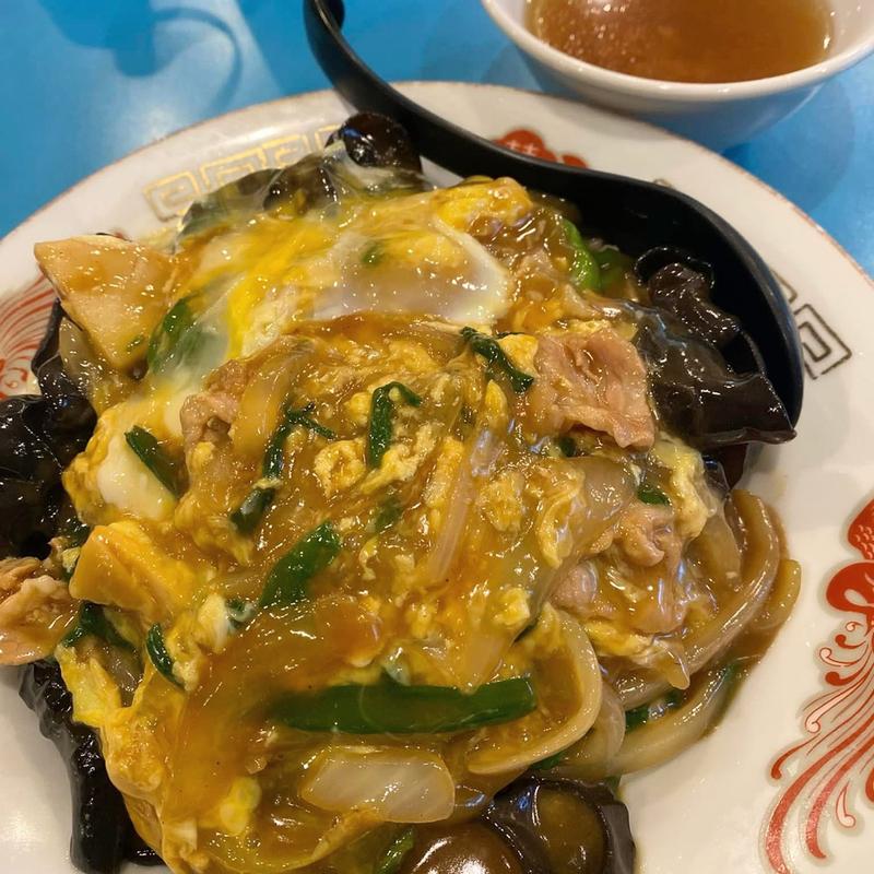 ニラ玉丼 キクラゲ増し(やじ満)