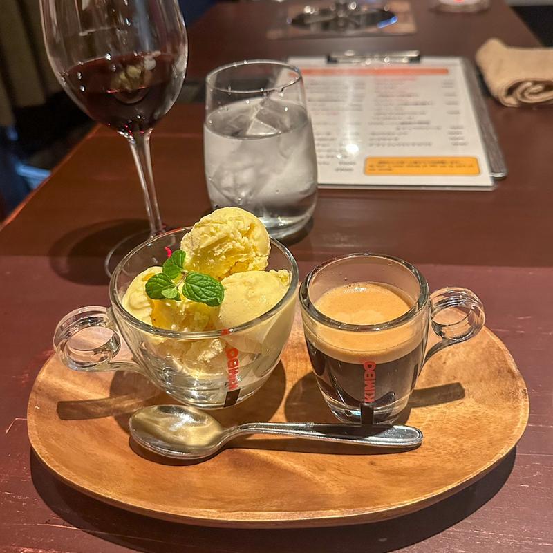 バニラアイスのエスプレッソがけ(Wine Bar Kago)