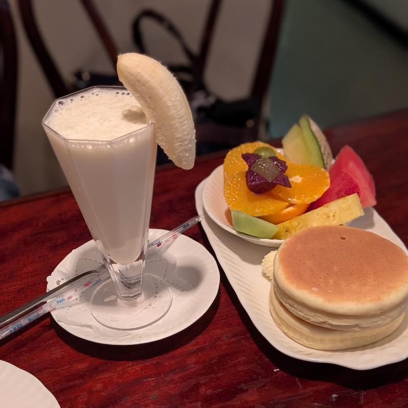 ホットケーキとフルーツ(プチモンド)