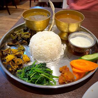タカリ・カーナ・セット(インドカレー＆ネパール料理店Newa)