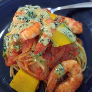 エビとかぼちゃのトマトソースパスタバジルクリームソース(パスタ アイリー！ （PASTA IRIE！）)