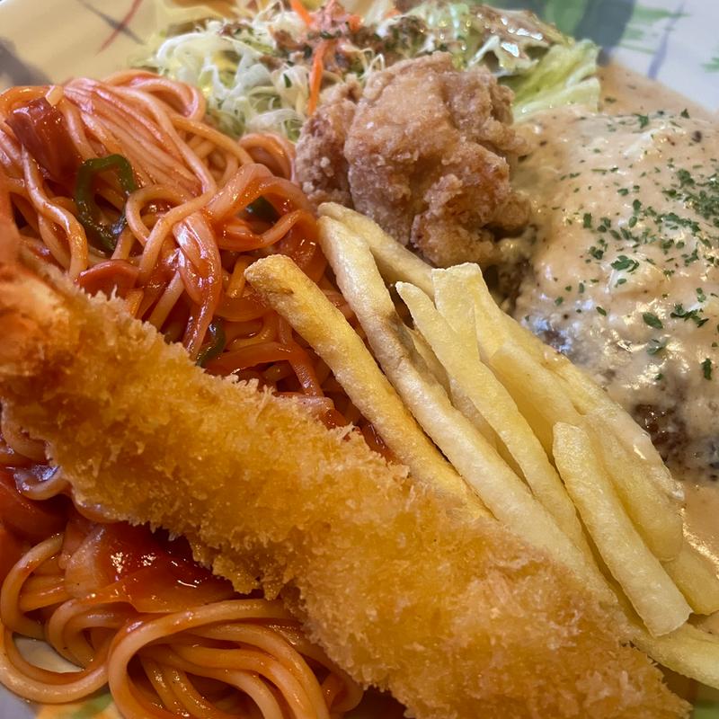 ハンバーグナポリタン（エビフライトッピング）(やまごや )